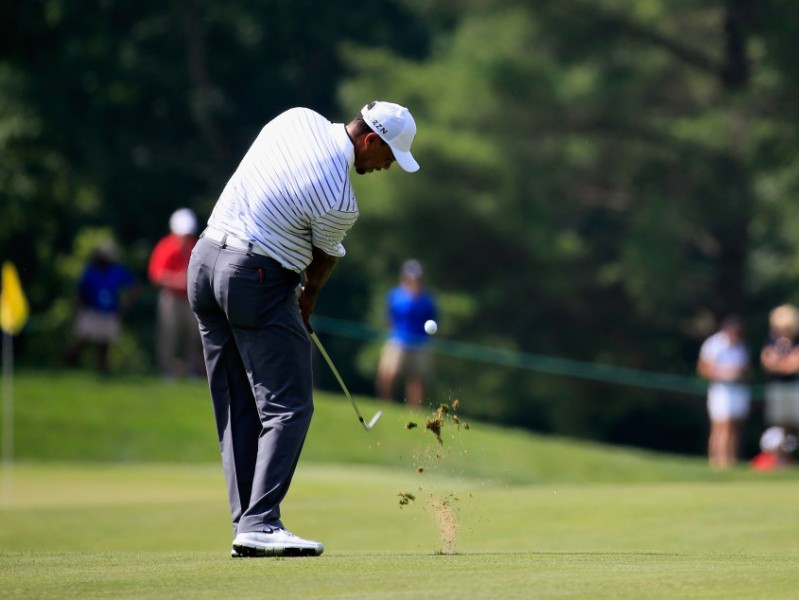 巅峰挥洒间：泰格·伍兹高尔夫艺术与赛场温情的完美定格