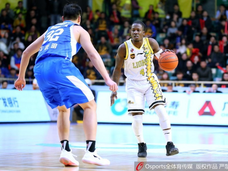 福特森无双39分19助，广厦力克青岛豪取八连胜