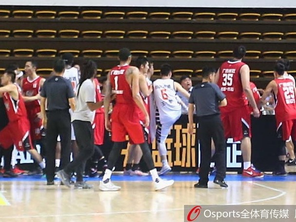 中国篮坛的至暗时刻：拳脚下的NBL，一场砸碎底线的群殴