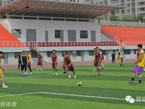 京篮小伙跨界绿茵，另类推挡乐在其中