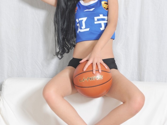 辽篮宝贝沙发秀活力，力助辽宁主场誓擒山东