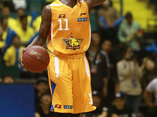 NBL联赛揭幕战狂飙：外援对决引爆蓉城，热情观众共筑篮球盛宴