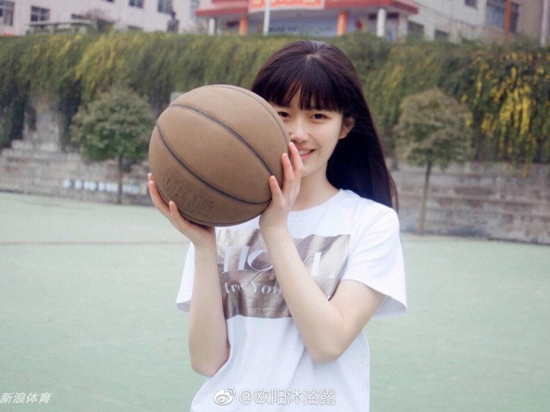 现实版赤木晴子：爱篮球的纯真女孩