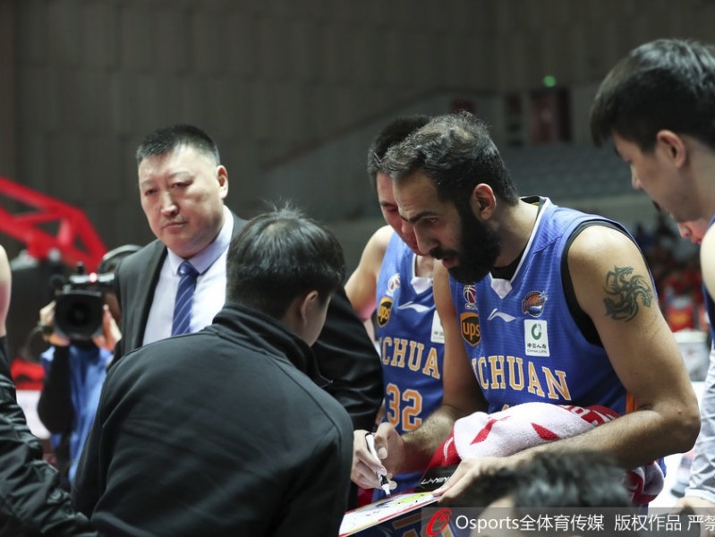 客场首胜定乾坤 哈达迪双二十撑起四川内线