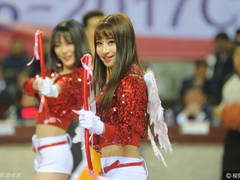 爱神之箭点燃绿茵场，啦啦宝贝斗牛舞惊艳四座