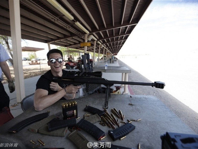 篮球场下的“神射手”：朱芳雨美国靶场初体验