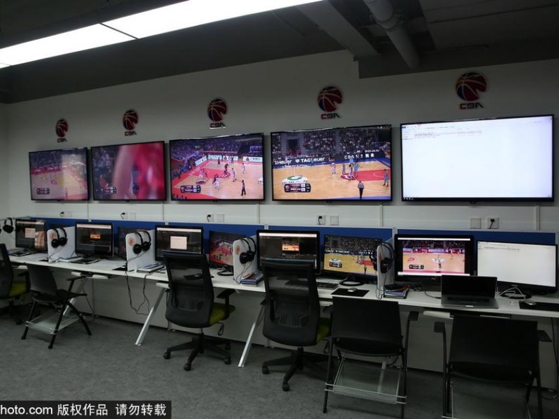 裁判席的“天眼”如何工作？探秘CBA视频回放中心幕后